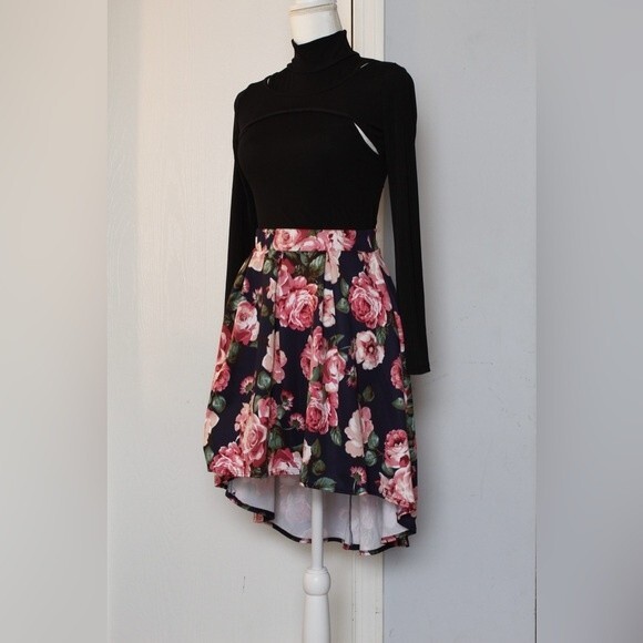 Floral asymmetrical skirt - Picture 7 of 9
